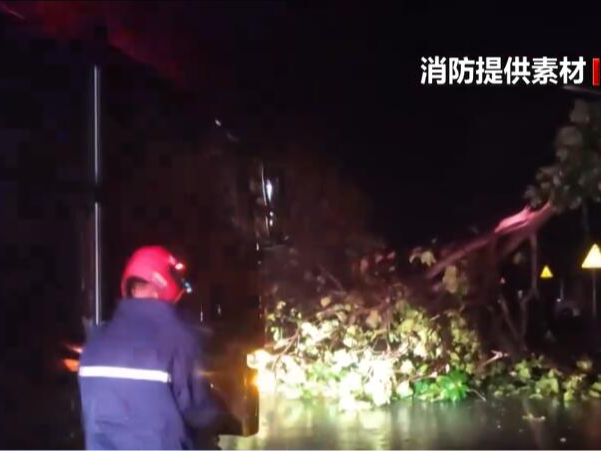 超强台风中，那一抹橙色让人安心！