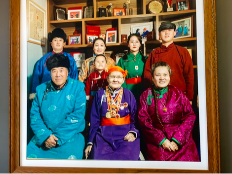 石榴花开·籽籽同心｜都贵玛，“国家的孩子”眼里永远的额吉