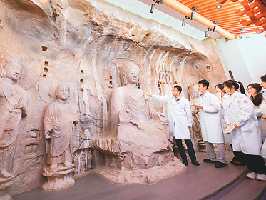 守护古老的石窟寺