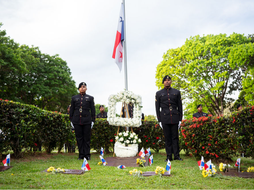 “战斗，战斗，继续战斗！”——巴拿马“护旗运动”对美国说“不”