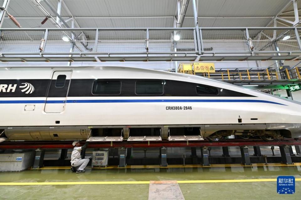 新华全媒+丨守护春运 铁路人的“十八般武艺”