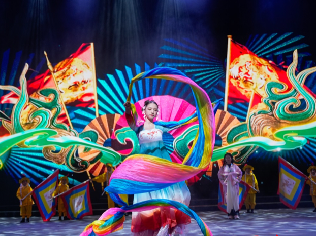 2025阿联酋华侨华人春晚在迪拜举行