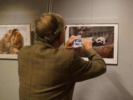 “天府四川 熊猫家园”图片展在柏林开幕