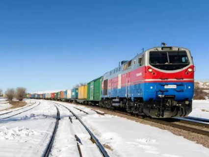 外媒：中国与哈萨克斯坦铁路货运量破纪录