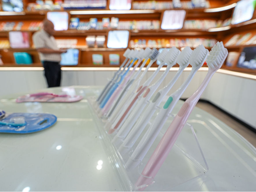 中国经济样本观察·“镇”了不起｜小牙刷卖过大汽车！“刷”出来的130多亿元“护齿产业”