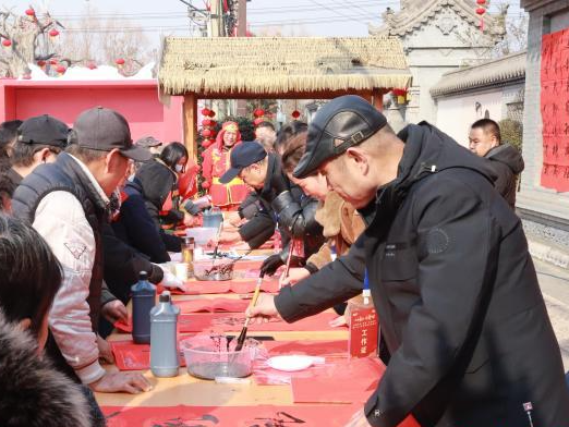（新春走基层）从看“村晚”到游“村晚”：民众秦岭山下品年味