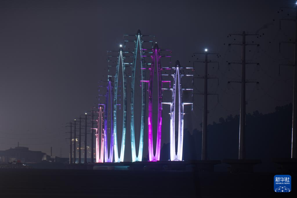特写｜海上升起新地标——中企承建马来西亚槟城跨海输电项目助力当地发展