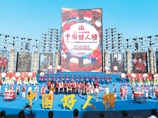 以行动书写大爱 以善行温暖人心