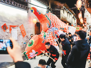主播办“村晚” 乡韵年味浓（深观察）