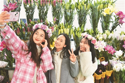  花市忙（侨乡新貌）