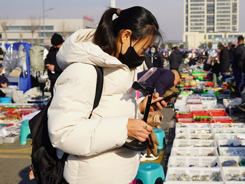 新春走基层丨水晶大集，与世界“say hello”