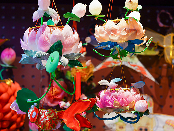 何以中国｜秦淮灯会：千年灯火耀金陵