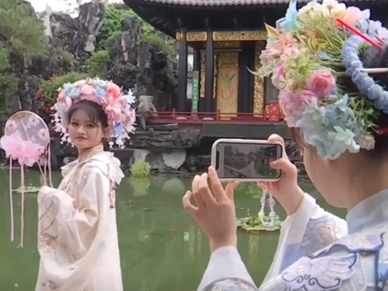 扮“靓”焕新激活消费新“热”力 假日经济抢抓“新”机