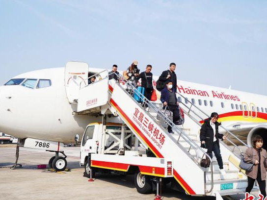 三峡国际机场首开新加坡定期航线