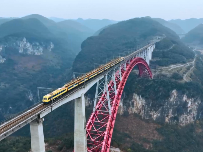 新春走基层｜春运守“路”人：320米高空“体检”