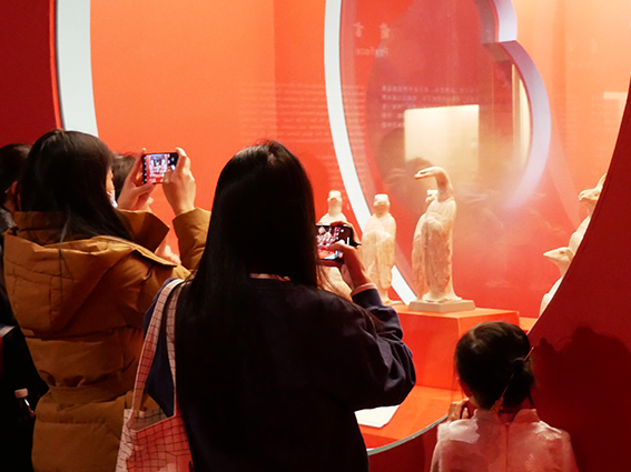 文化中国行丨首个“非遗版”春节：文旅“节节高” 添彩中国年