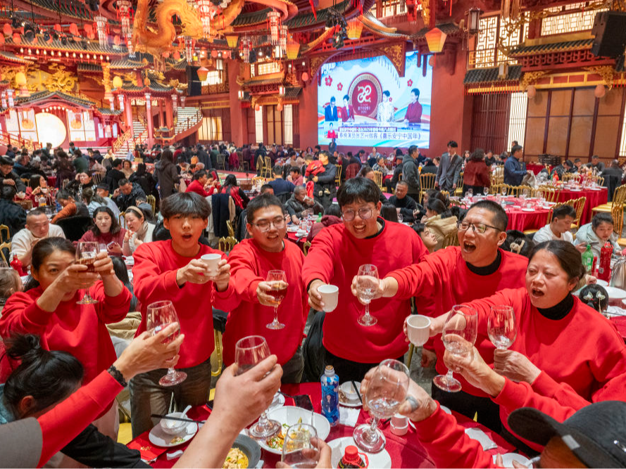 新华全媒+｜拜年新风尚、出游新“时髦”——打开春节新玩法