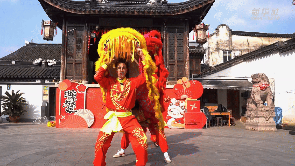 来中国过大年 | 意大利小哥在上海学舞狮