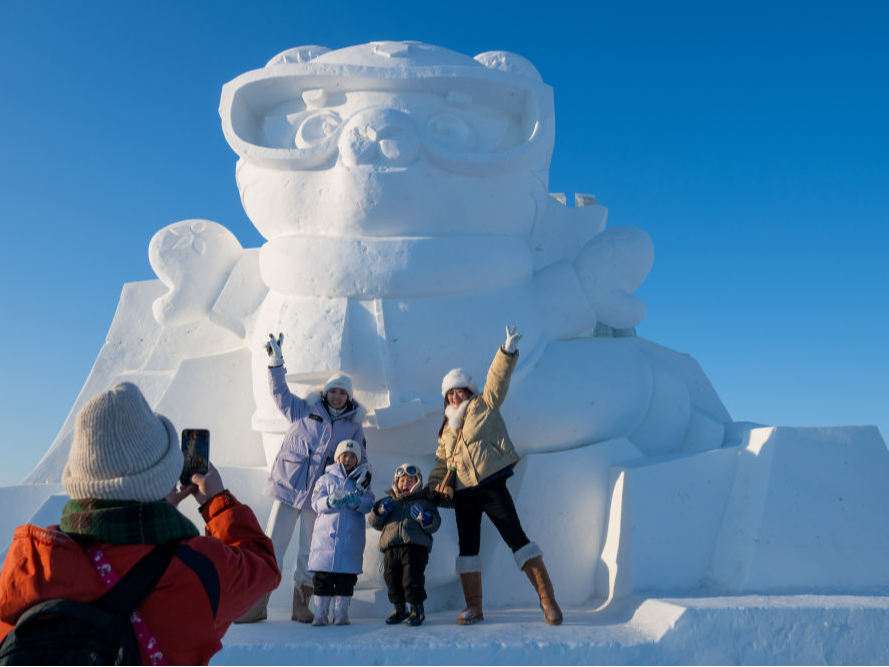“尔滨”雪人迎八方来客