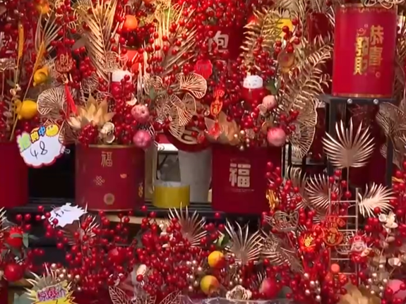 大街小巷年味渐浓 年货消费市场“红红火火”购销两旺