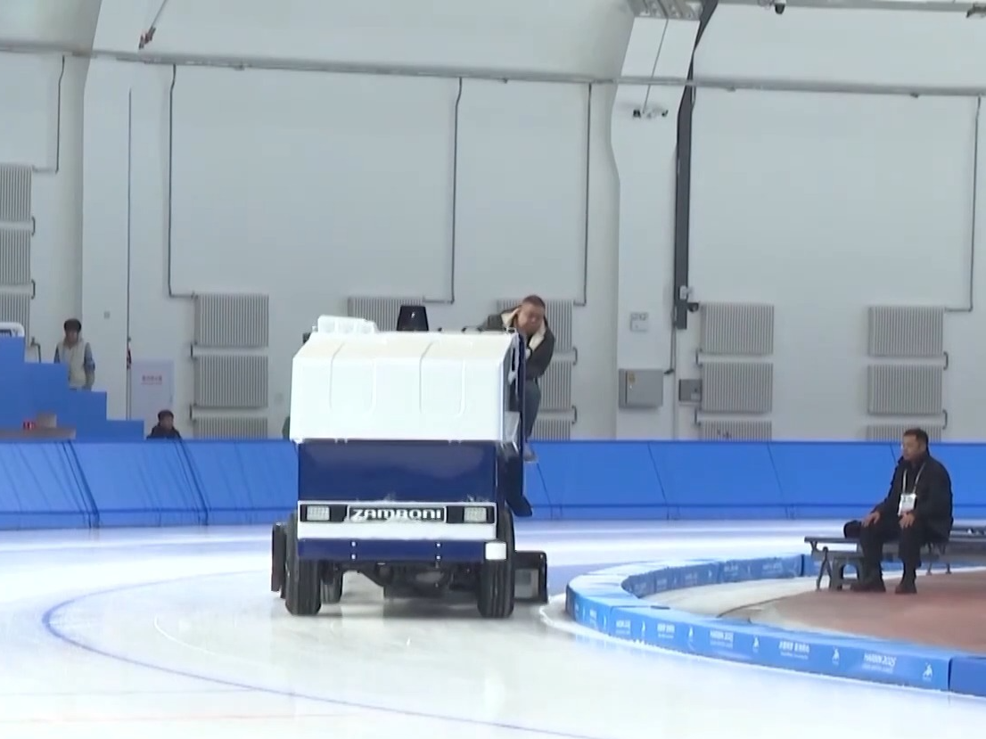 主打节俭高效 小学冰球馆变身冰壶馆！记者探馆亚冬会