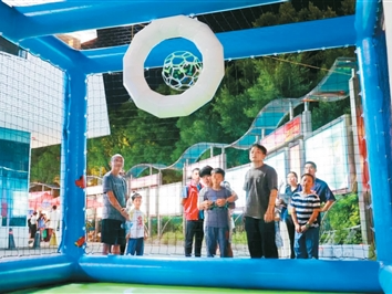 在科技馆“奇妙夜”中点亮好奇