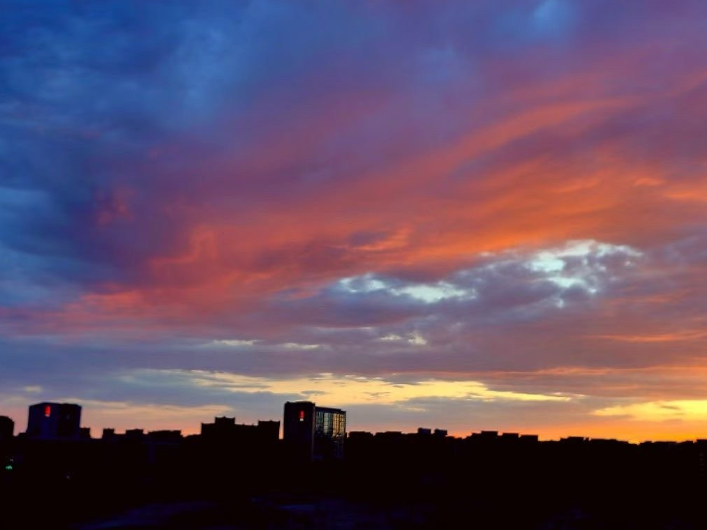 落日熔金！新疆阿克陶晚霞绝美如油画