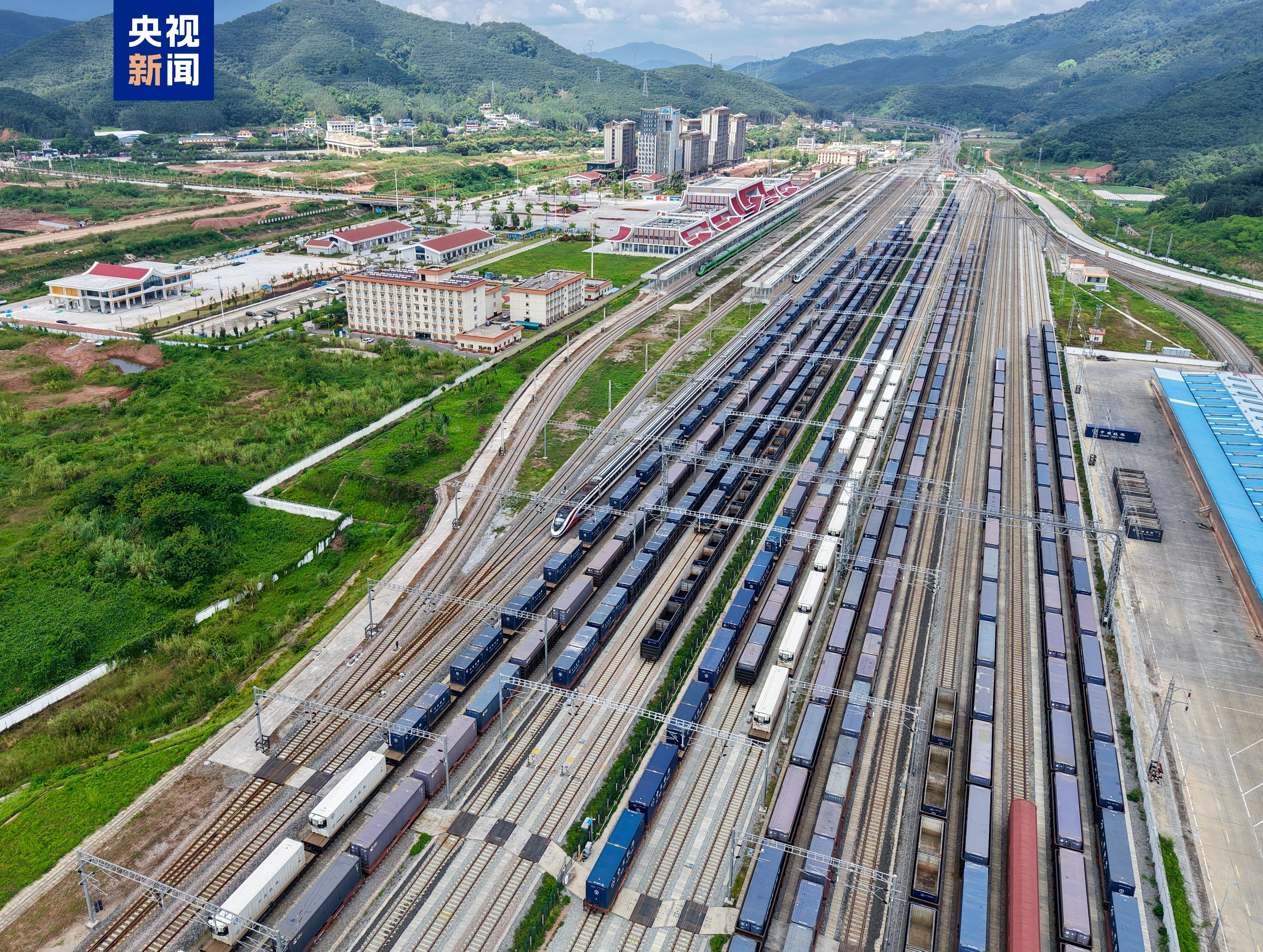 
北京广安门中医院黄牛票贩子号贩子跑腿代挂号电话中老铁路运输货物突破7000万吨