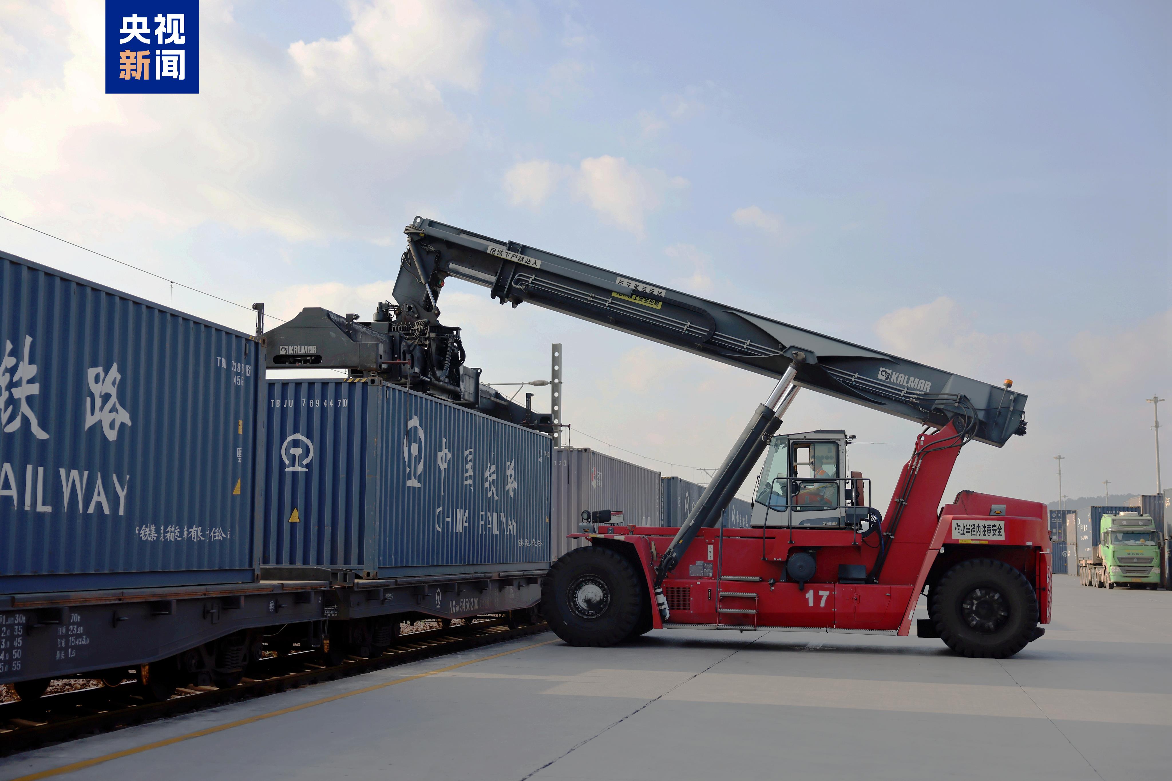 
北京广安门中医院黄牛票贩子号贩子跑腿代挂号电话中老铁路运输货物突破7000万吨