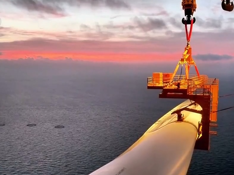 假期坚守岗位 重大工程建设加速推进