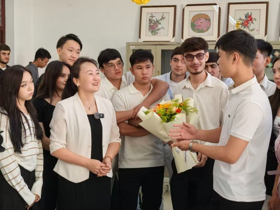 中巴三代师生情