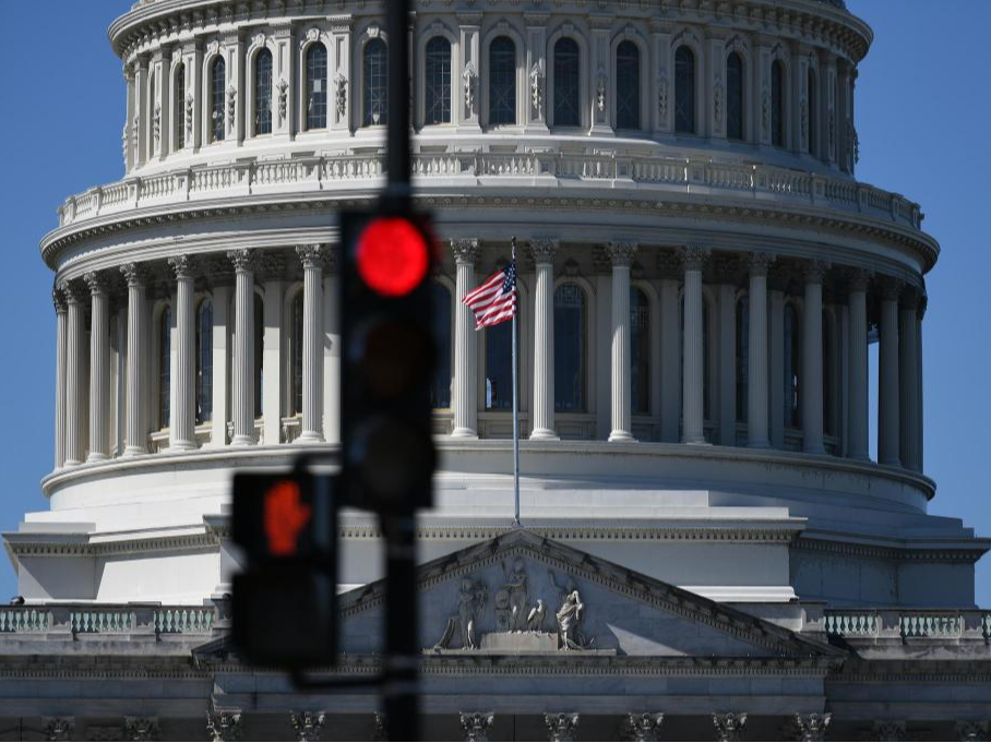 美政府“停摆”影响持续 空管员“请病假”、军饷或停发