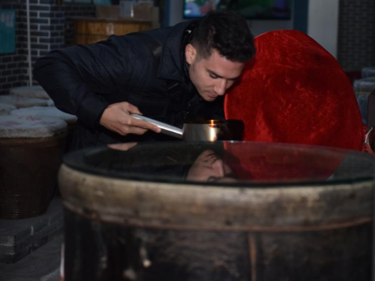 中国有约丨千年醋韵 看国际友人解锁山西老陈醋的“味觉密码”