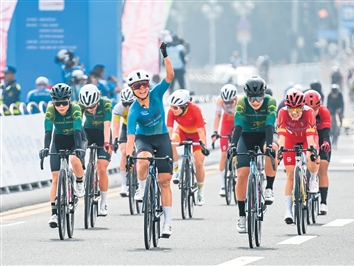 骑着自行车上港珠澳大桥，太震撼了！（激情十五运）