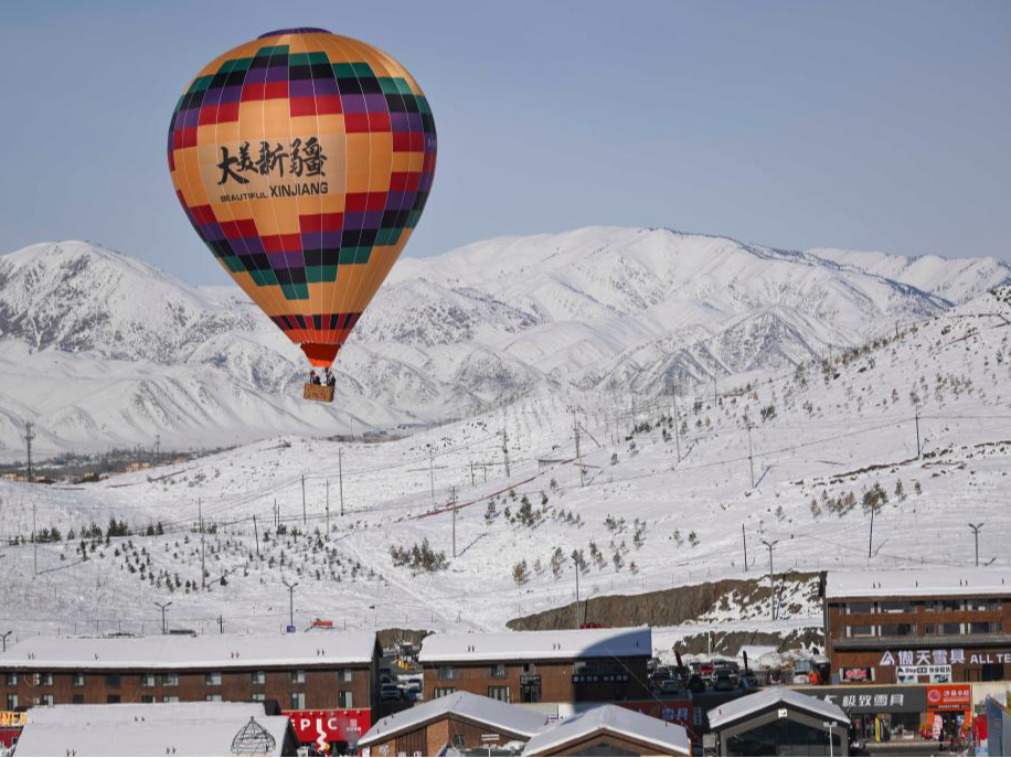 中外游客在大美新疆感受“多彩”魅力