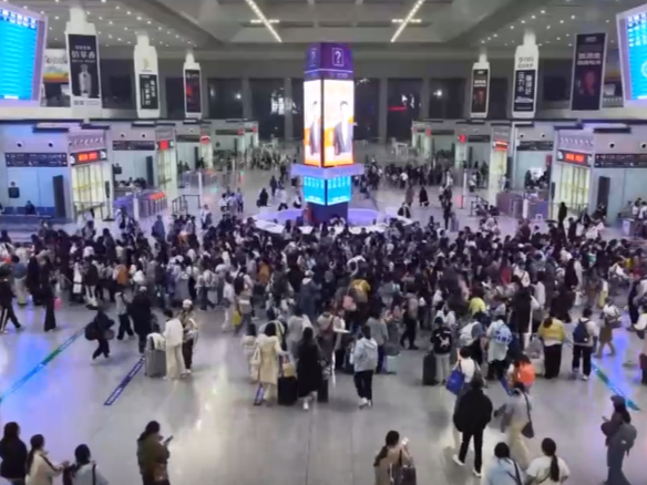 特色专列“出圈”擦亮地方旅游名片 “火车+文旅”打开消费新场景