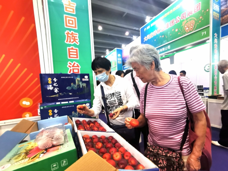 奋进的新疆·我们的“十四五”丨天山果香飘万里