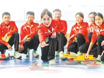 让孩子们长得壮壮的、练得棒棒的（深聚焦）