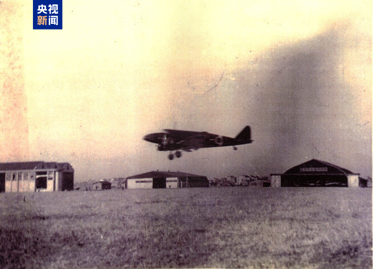 △七三一部队飞机在南京一六四四部队的飞机场上空飞行(图片由侵华日军第七三一部队罪证陈列馆提供)