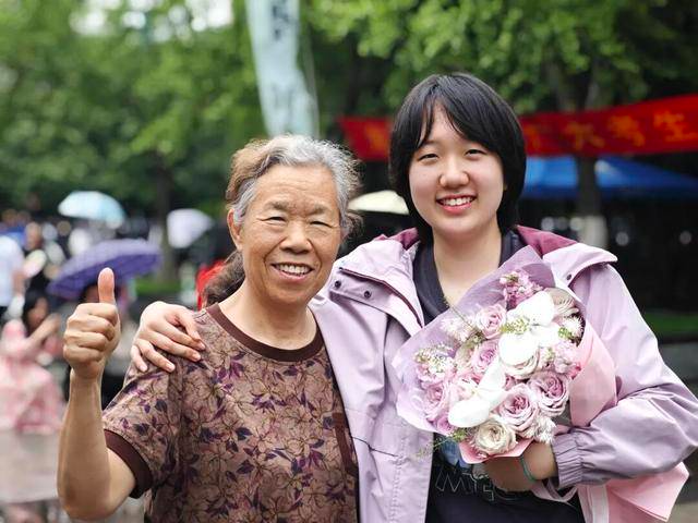 哪张照片，能定义你的2025年？先看看他们的答案