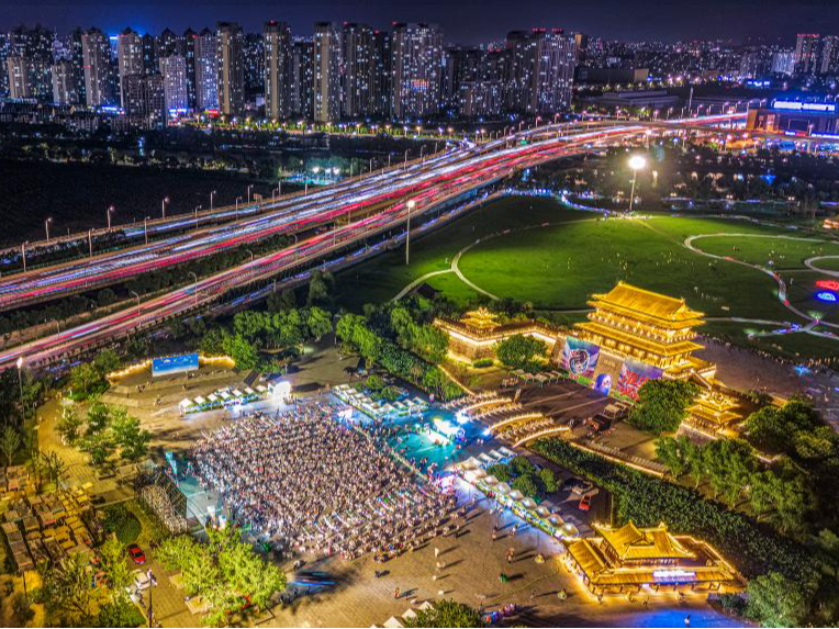 新华视点·2025年度盘点｜赛事、影视、演唱会……今年你跟着什么去旅行？