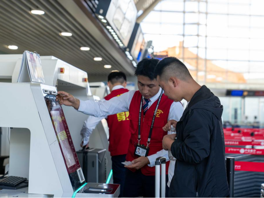 年旅客吞吐量首超800万人次 西藏民航一甲子跨越式发展
