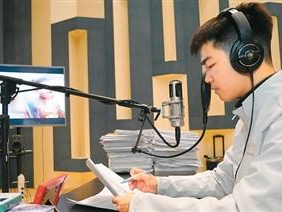 在“光明影院”，盲人也能“看”电影（环球热点）