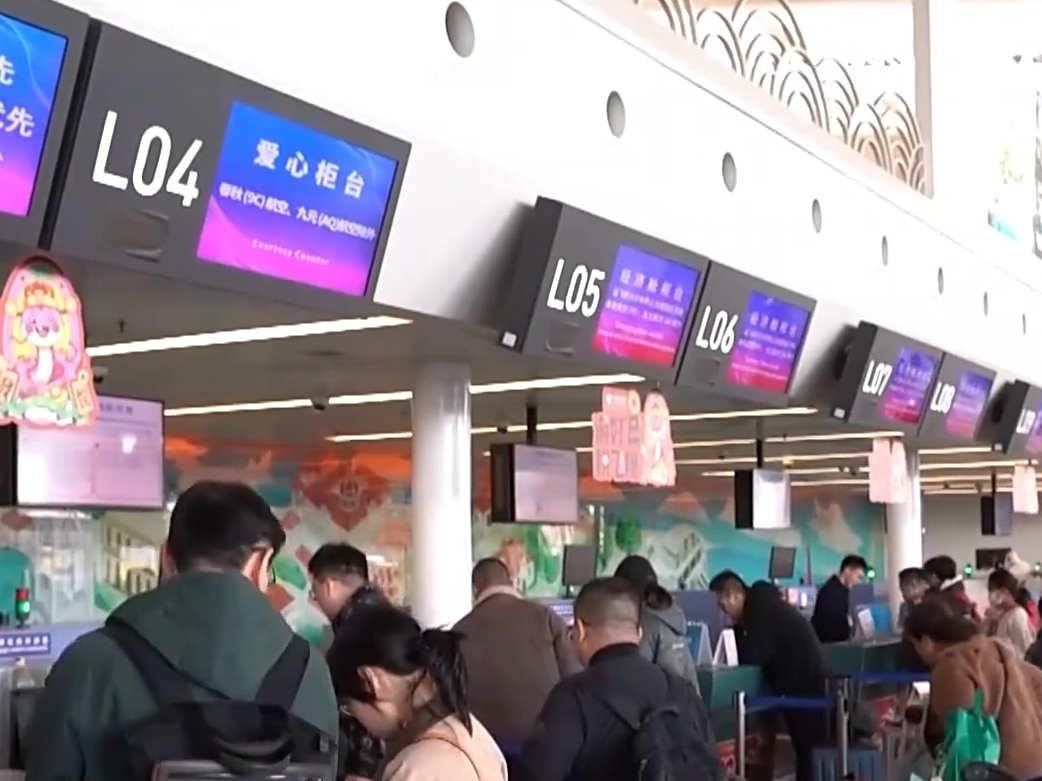 一张中国春节餐桌上，五大洲的亲朋好友“团圆”了