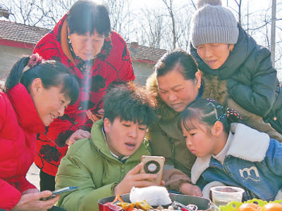 过年回家，大学生的假期生活怎么过（民生一线）