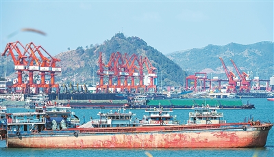 百舸争流（侨乡新貌）