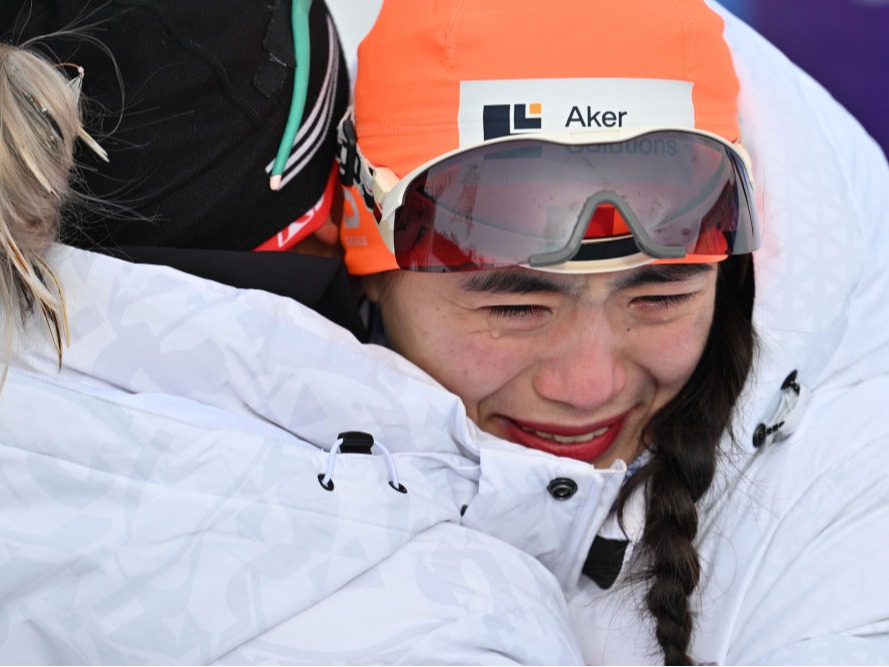 亚冬会丨闭幕式上的这张照片，感动无数人……