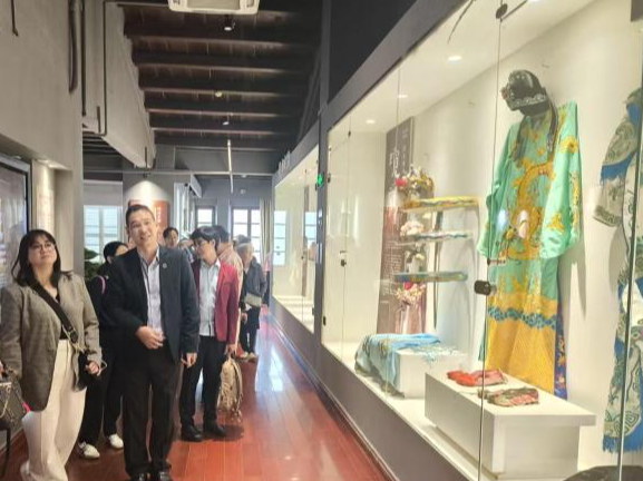 侨见海南自贸港：逛骑楼老街，感受南洋风情