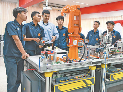 为国际职业教育交流合作搭建平台