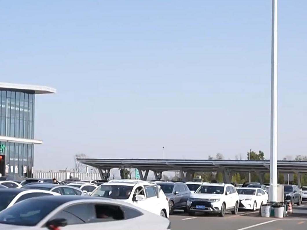 多项数据创历史新高 看“流动中国”里的春运“三变”